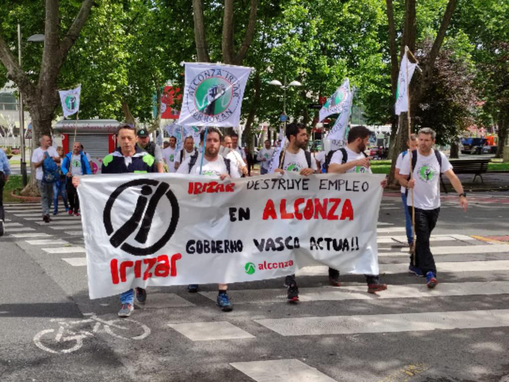 Marcha De La Plantilla En Huelga De Alconza Desde Berango A Bilbao Para